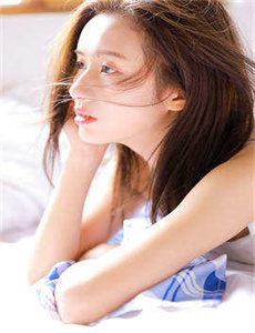 赤身露体的妻子